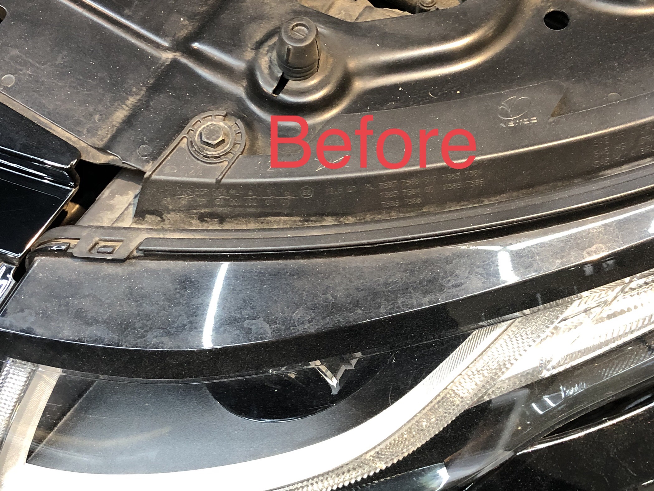 ヘッドライト上部研磨前