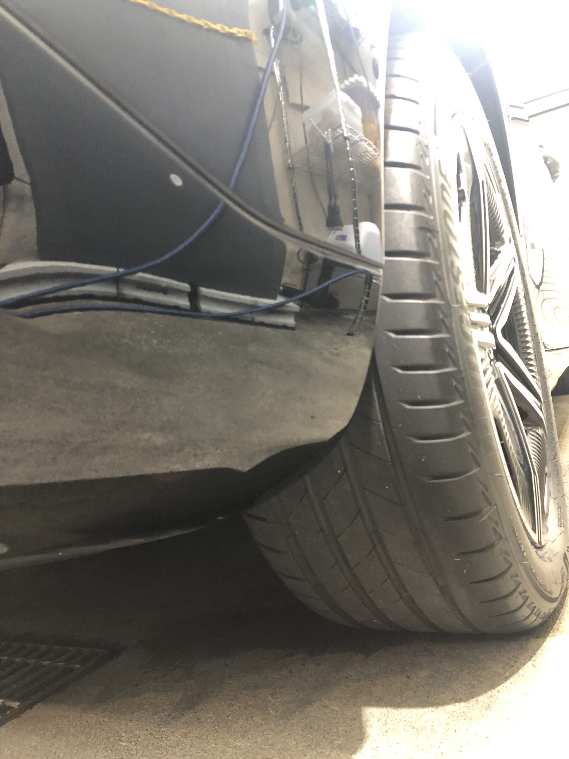 EQE350+ リアフェンダー傷 研磨後