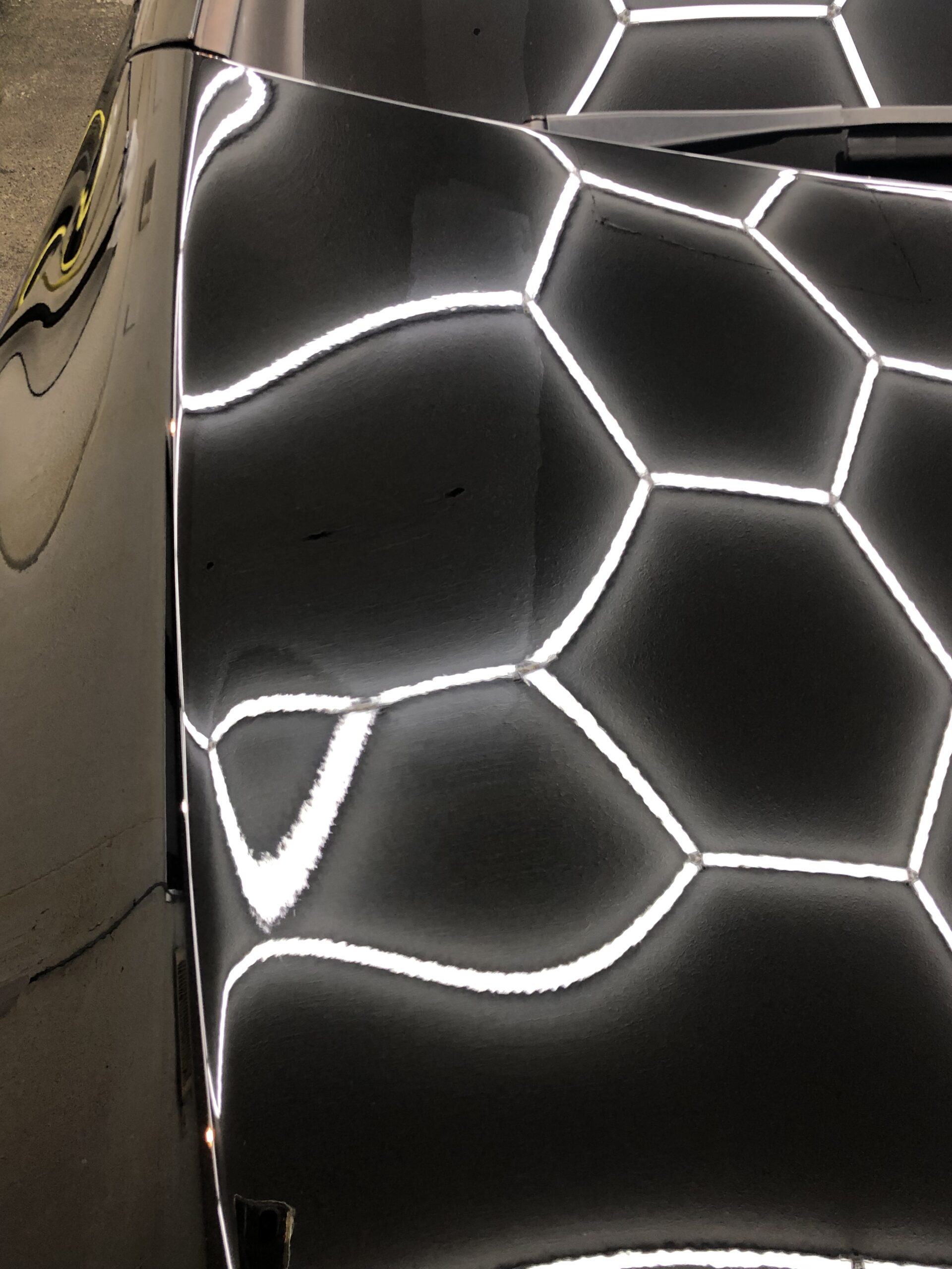 EQE350+ ボンネット線傷 研磨後