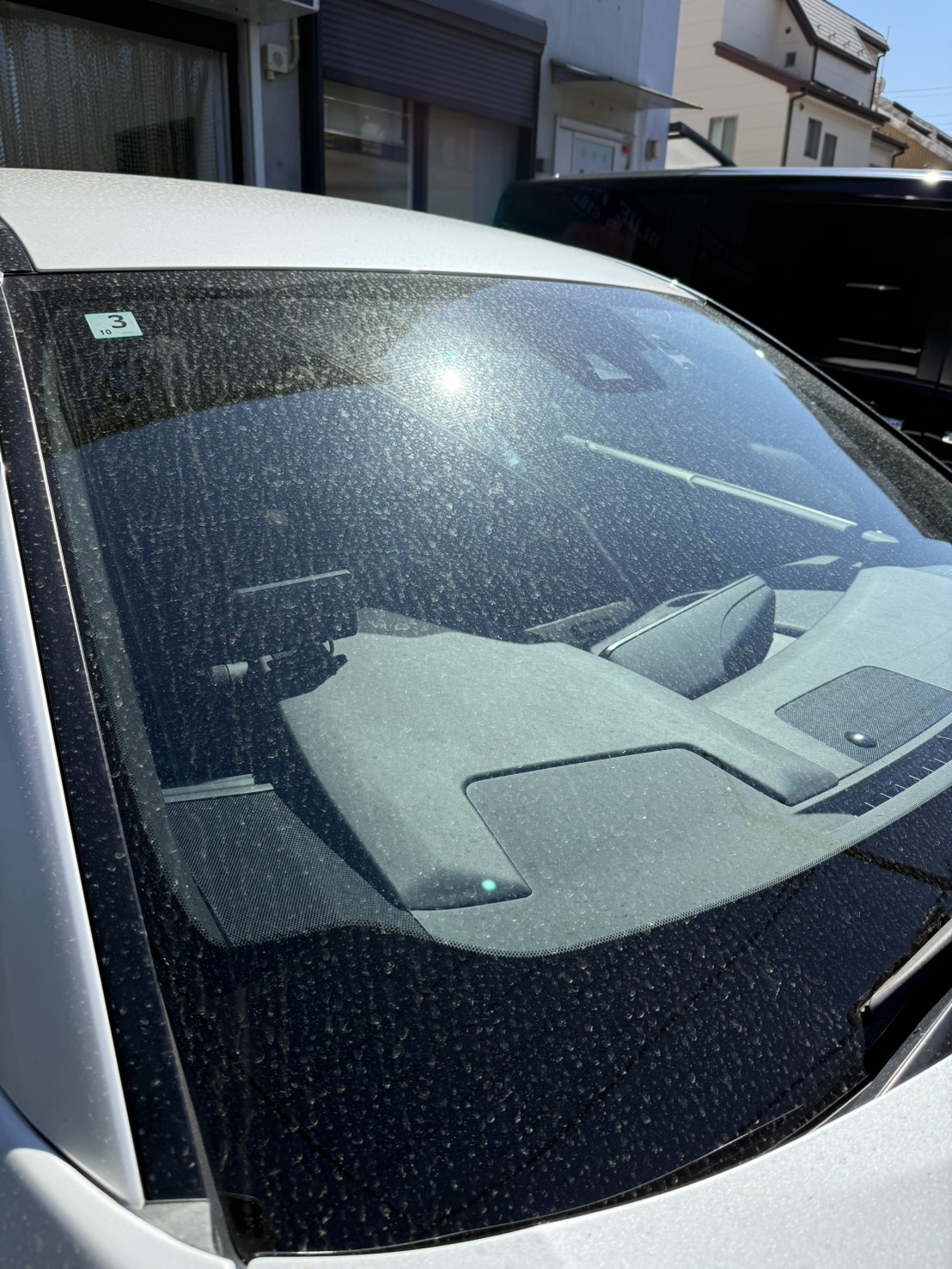 レクサスUX250h フロントガラス花粉（Before）