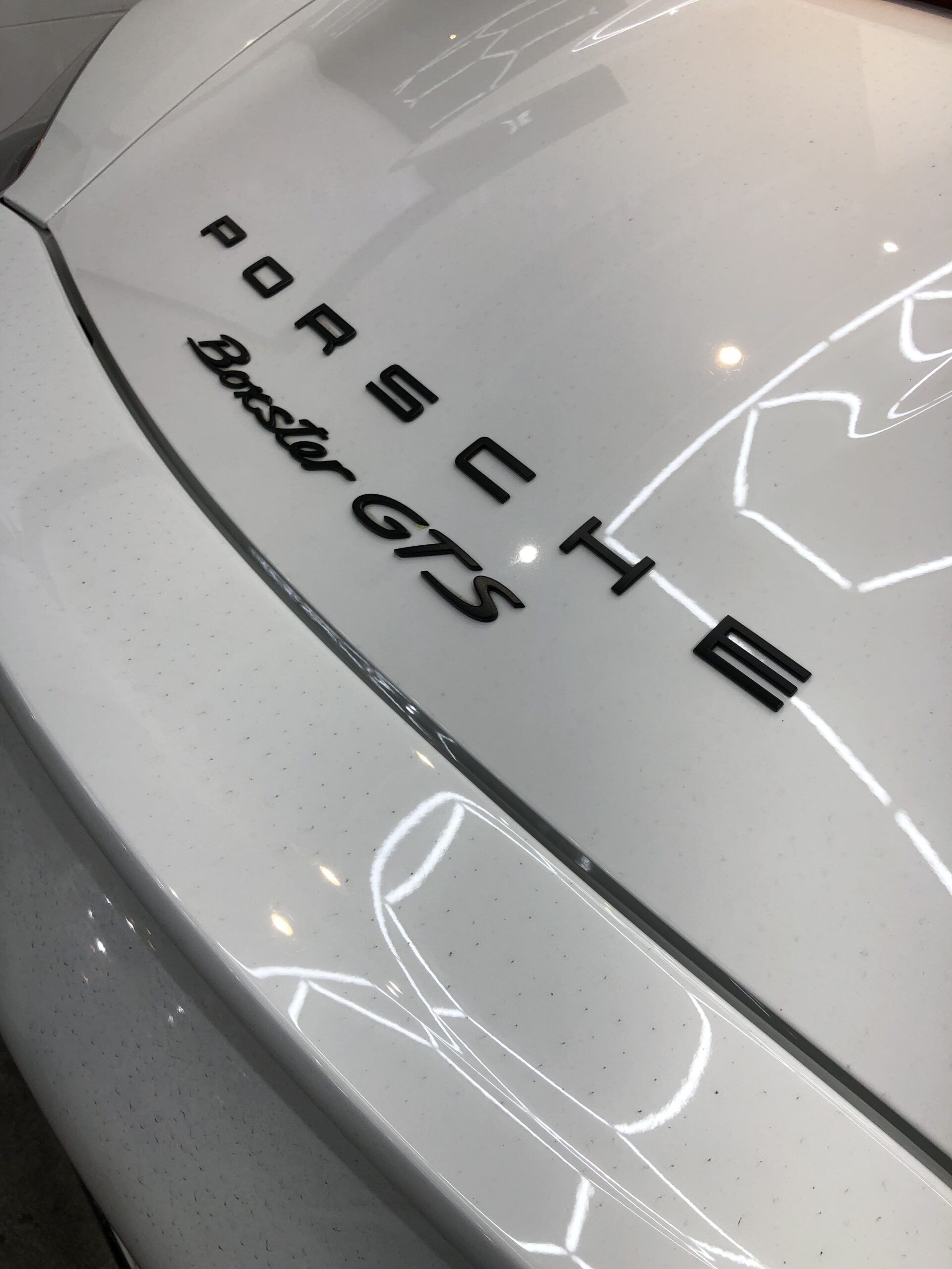 ポルシェ ボクスター GTS 洗車前 リアエンブレム