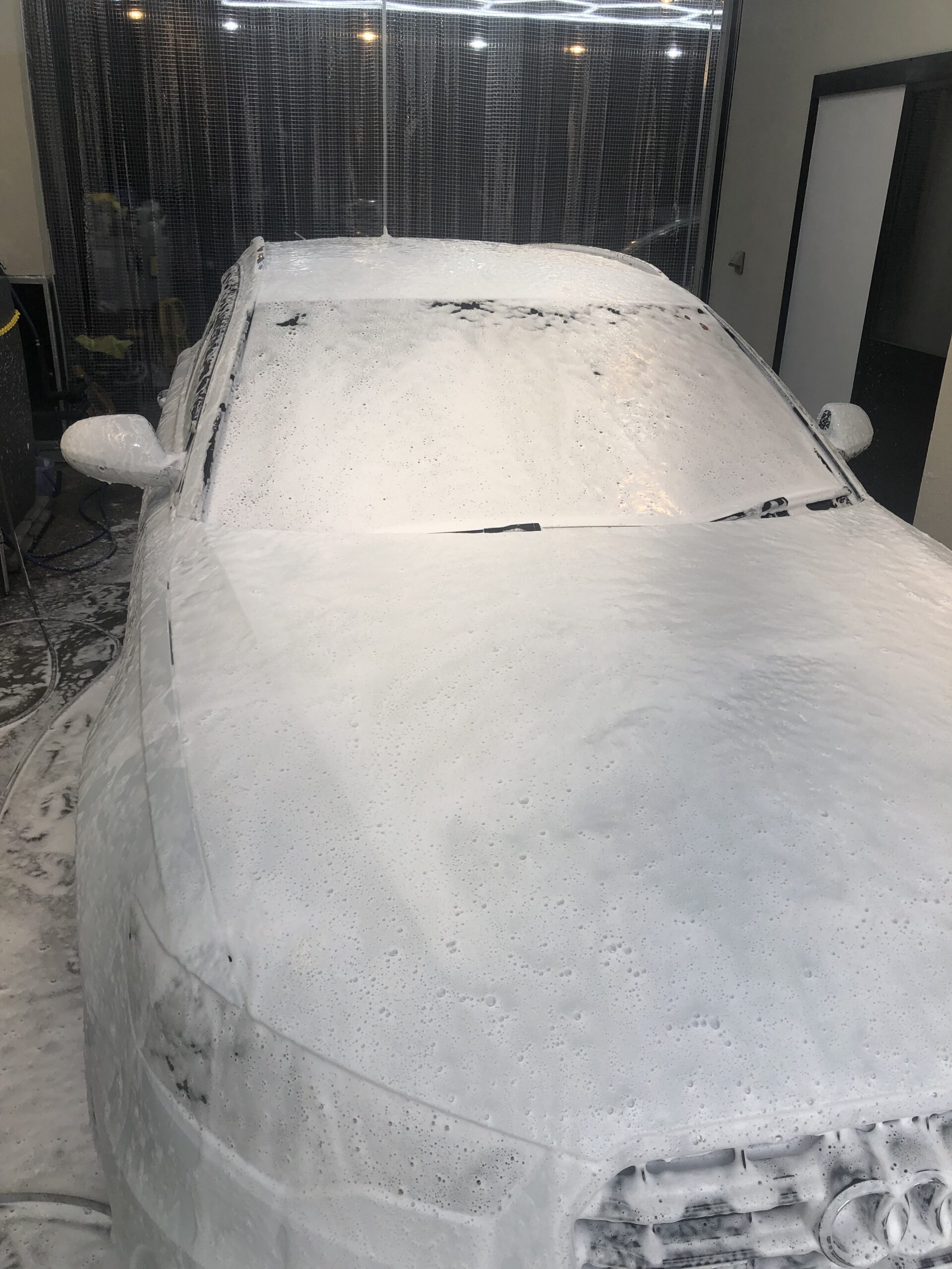 アウディ A6 アバント 泡掛け洗浄