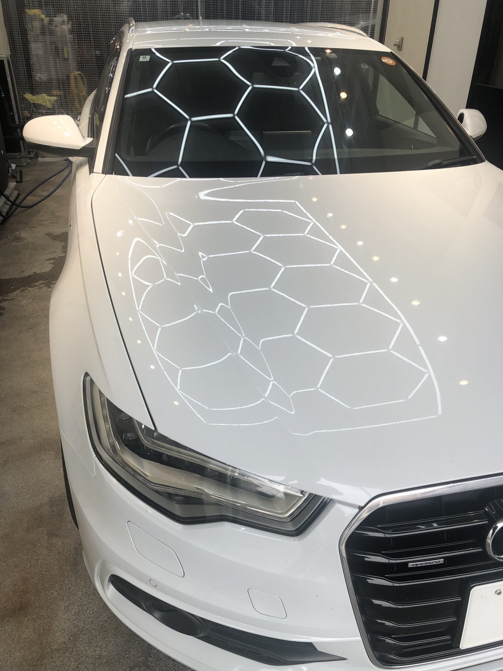 アウディ A6 アバント 洗車前 正面