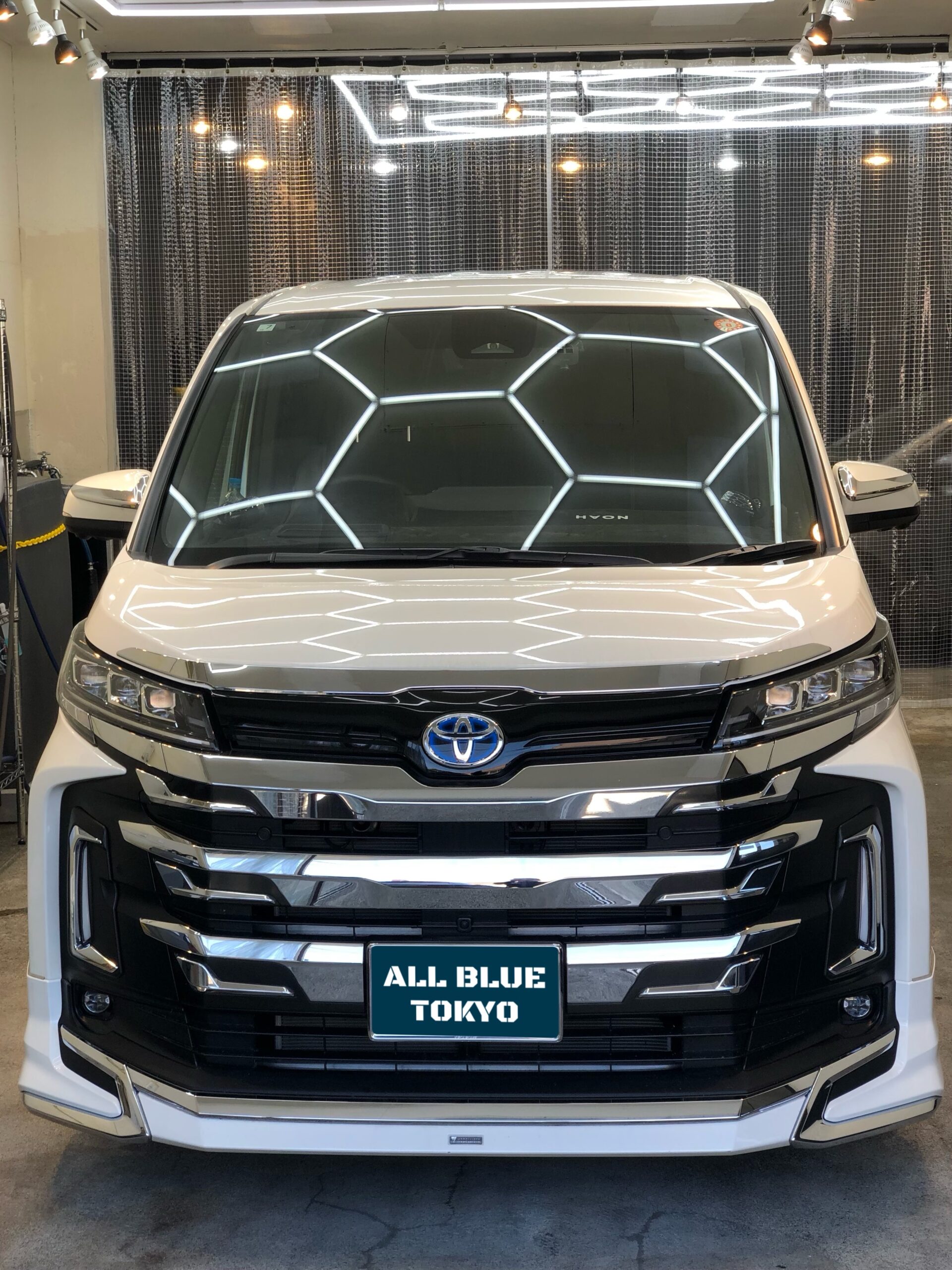トヨタ ノア 洗車前 正面