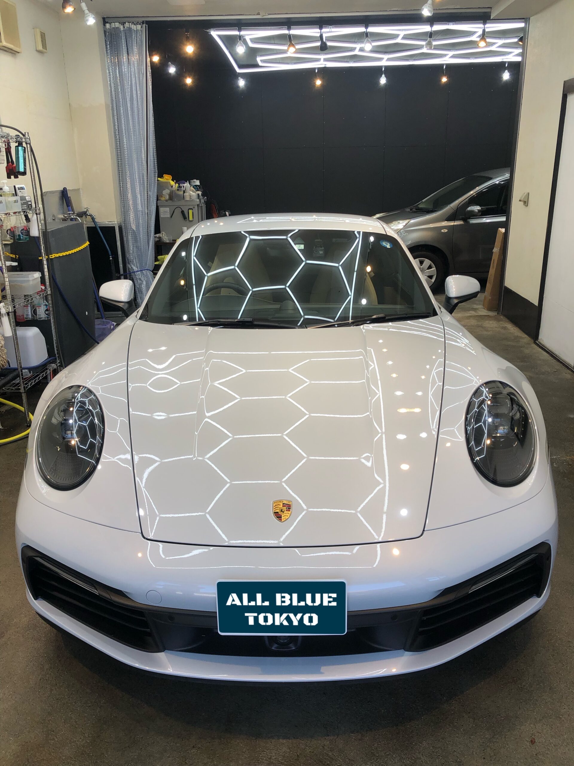 ポルシェ 911 カレラS 洗車後の正面 アイスグレーメタリックの艶