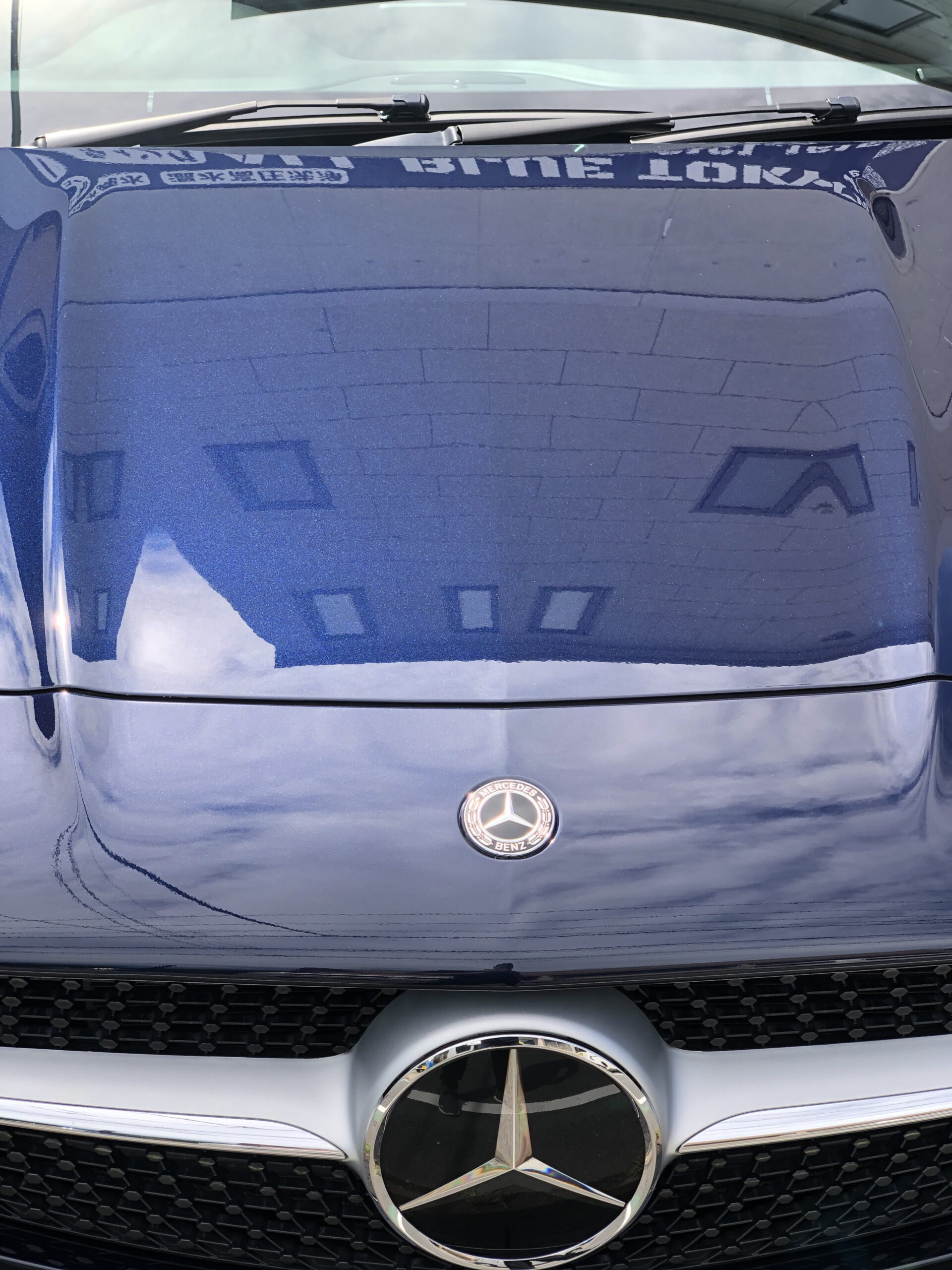 メルセデス・ベンツ CLA 外光での最終チェック ボンネット